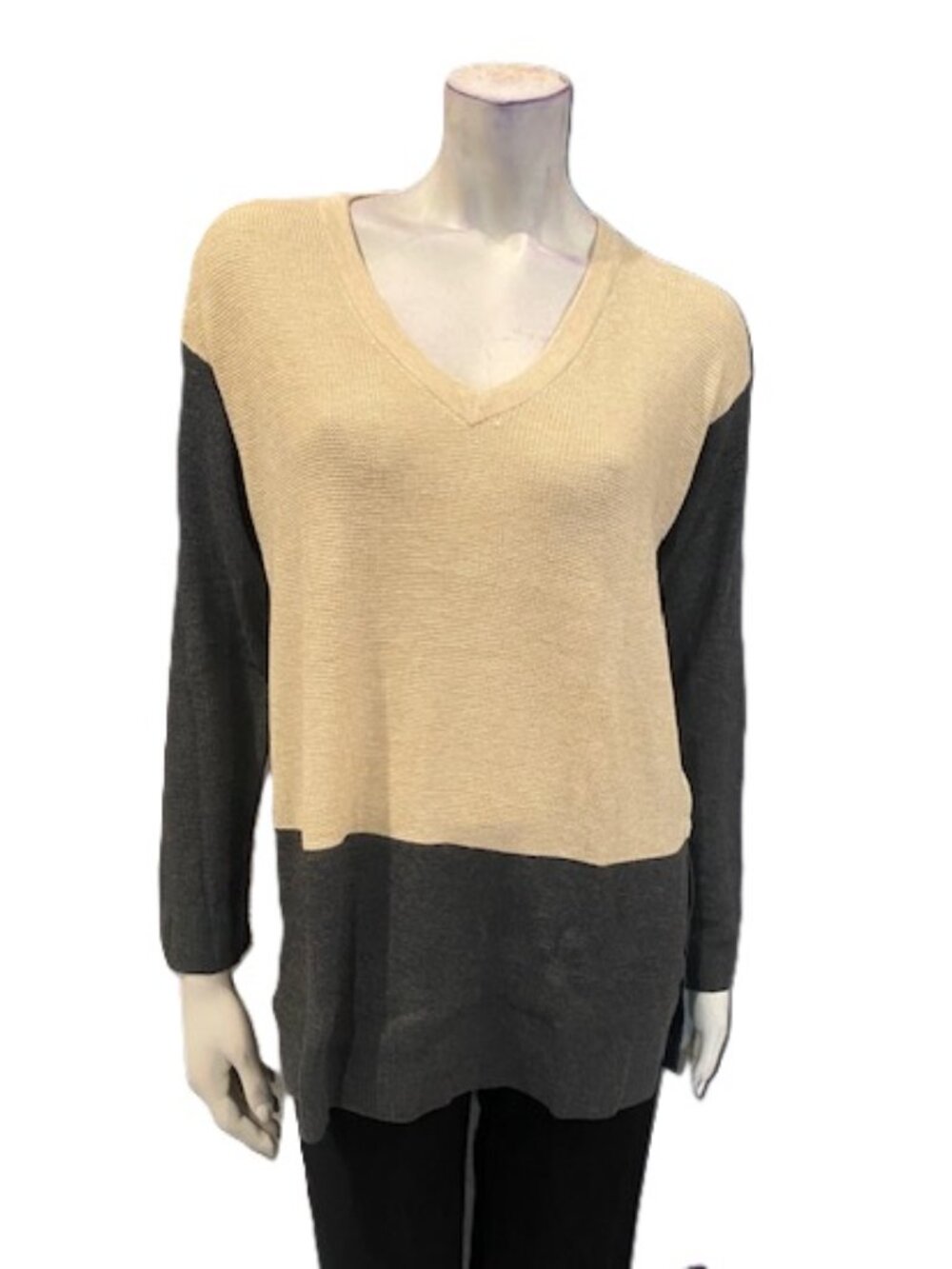 VIINCE CAMUTO Waffle Knit V-Neck Sweater ( SMALL ) - Picture 4 of 6